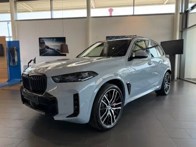 BMW X5 view 2