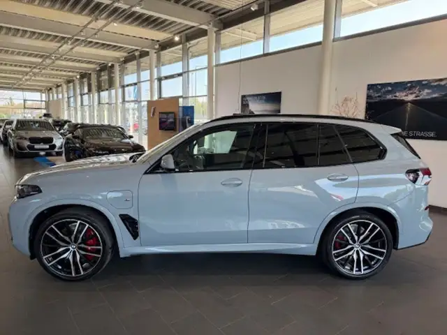 BMW X5 view 4