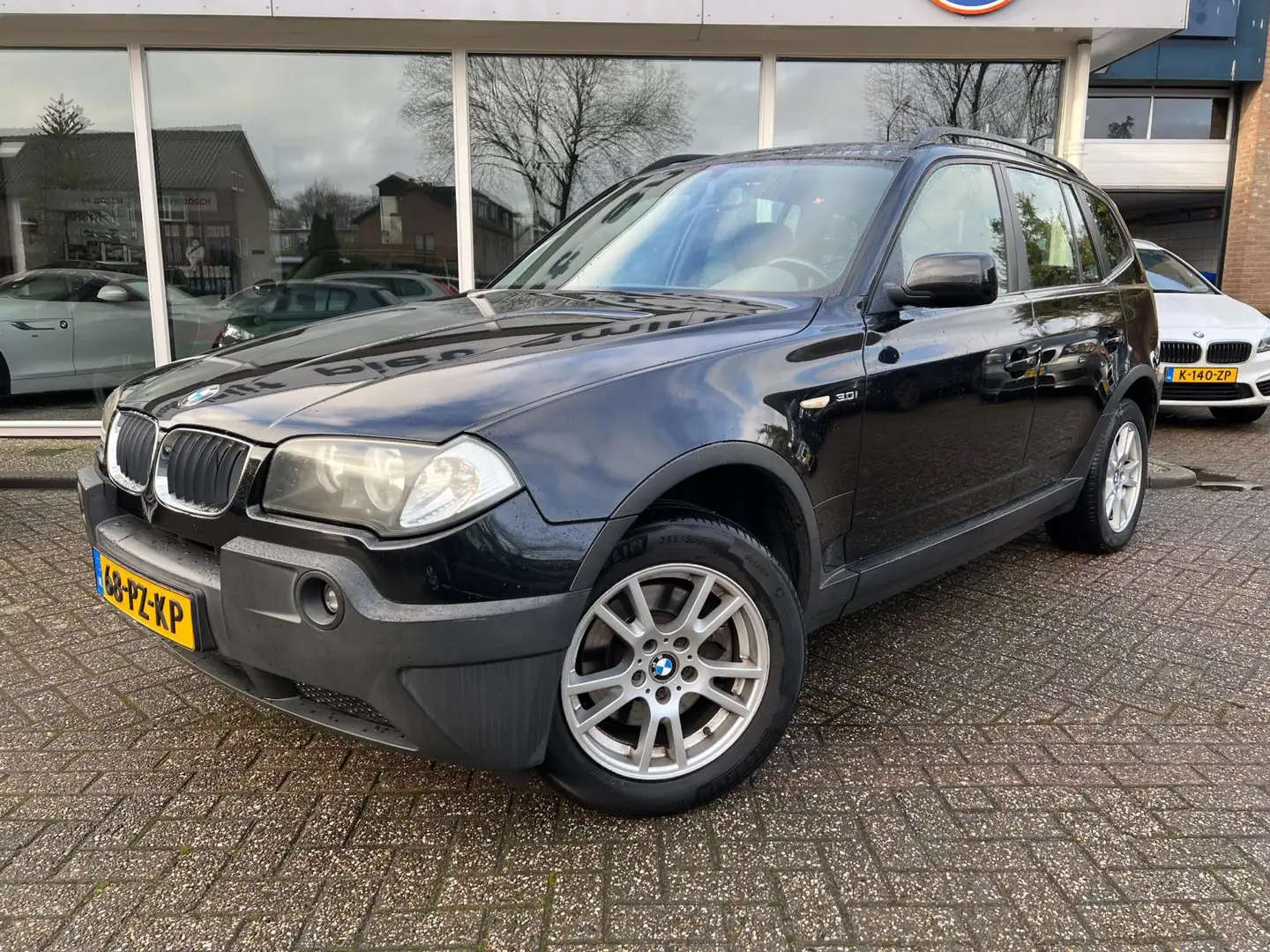 BMW X3 3.0i Executive Zwart - 2