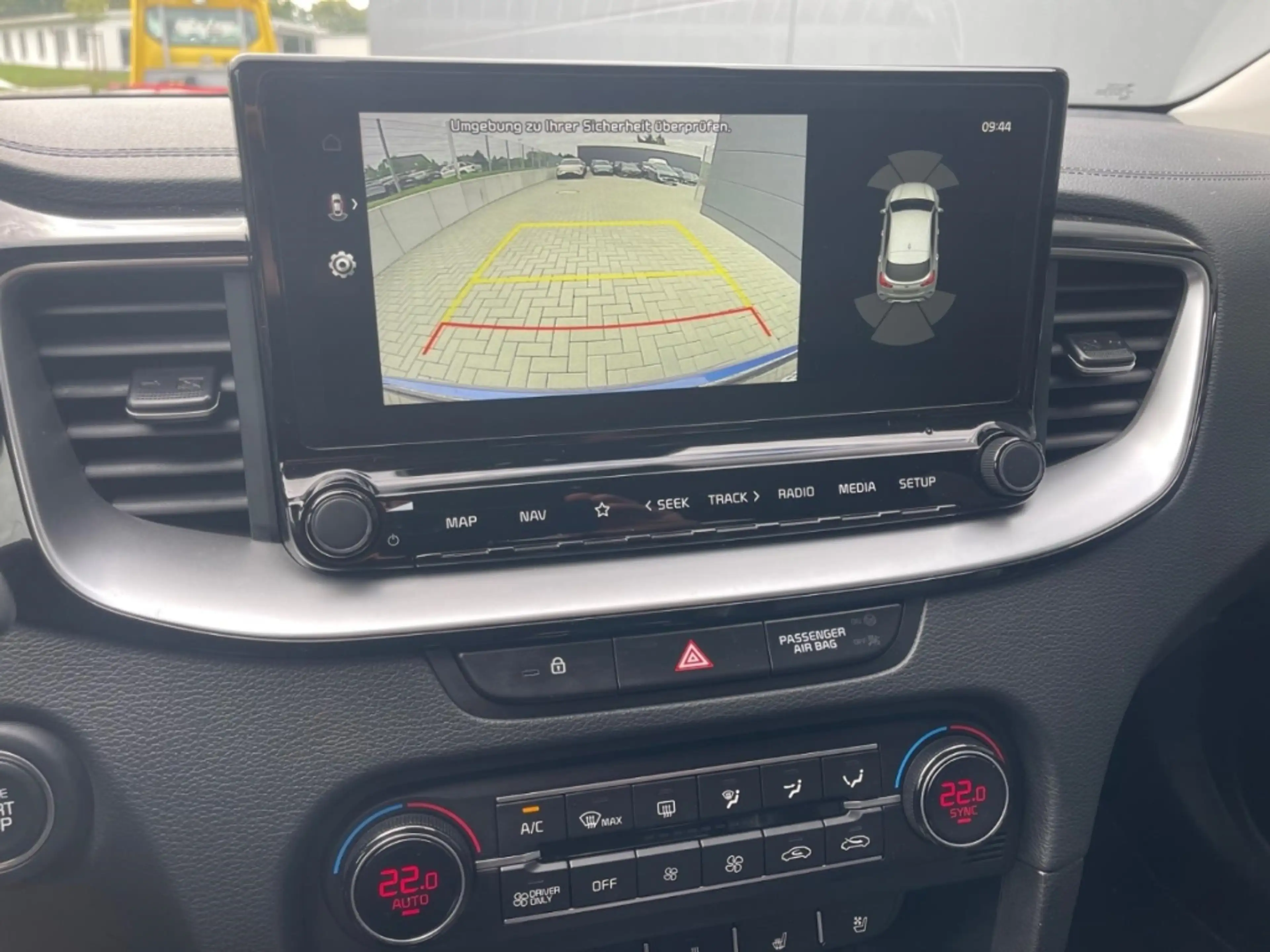 Kia XCeed 1.6 PHEV Platinum DCT6 Glasdach LED Klimasitze Mem — photo 14