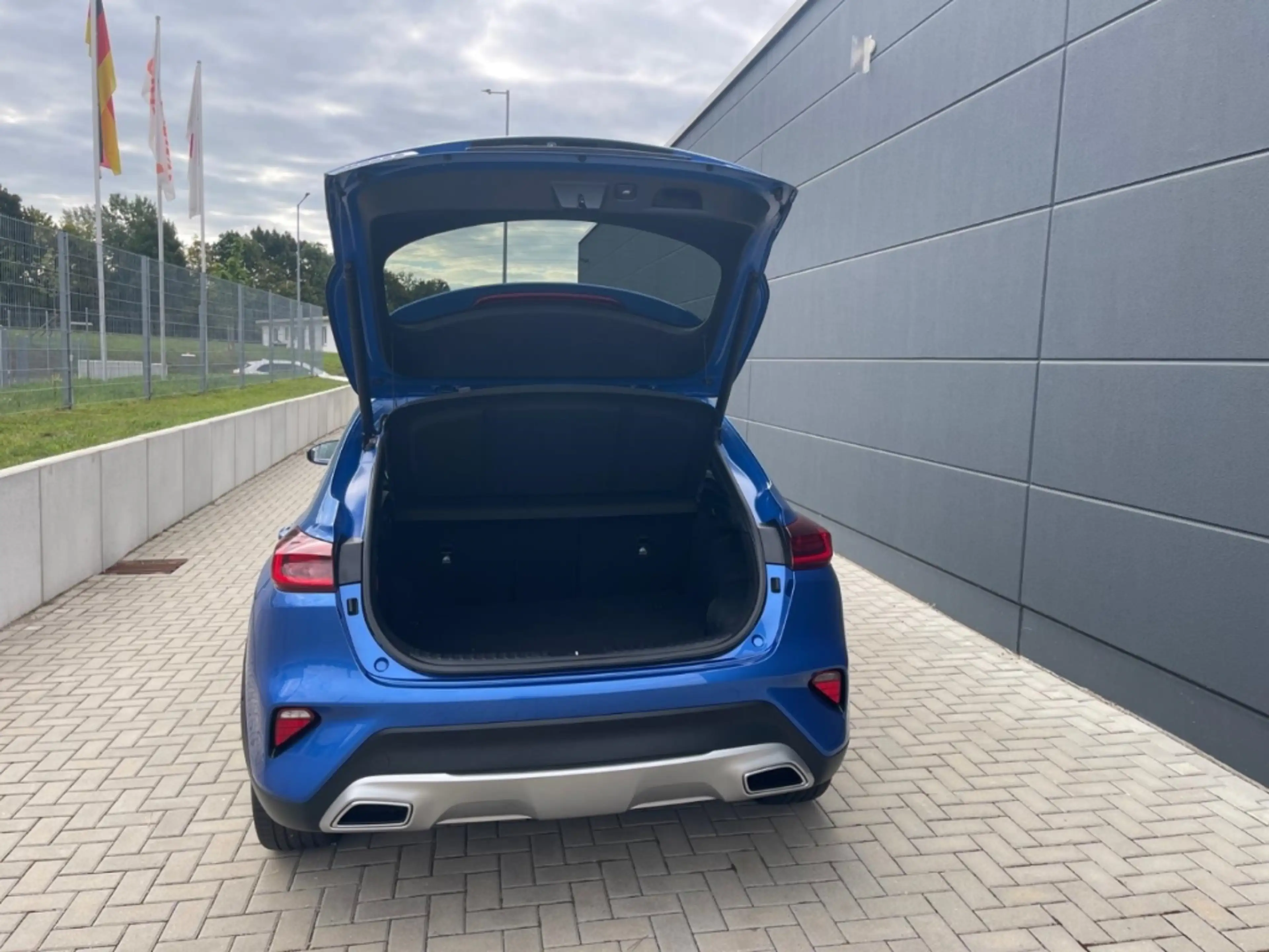 Kia XCeed 1.6 PHEV Platinum DCT6 Glasdach LED Klimasitze Mem — photo 12