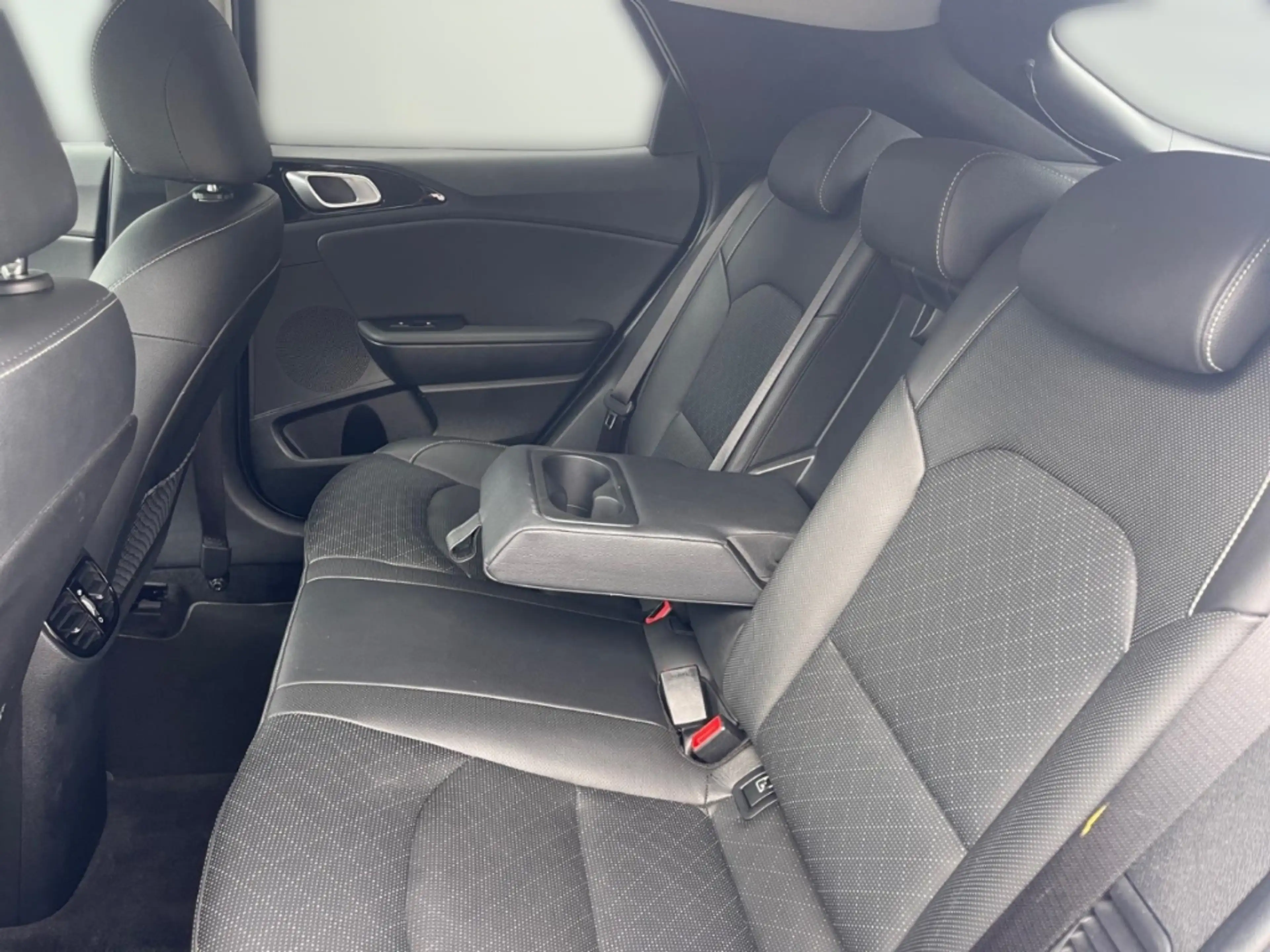 Kia XCeed 1.6 PHEV Platinum DCT6 Glasdach LED Klimasitze Mem — photo 11