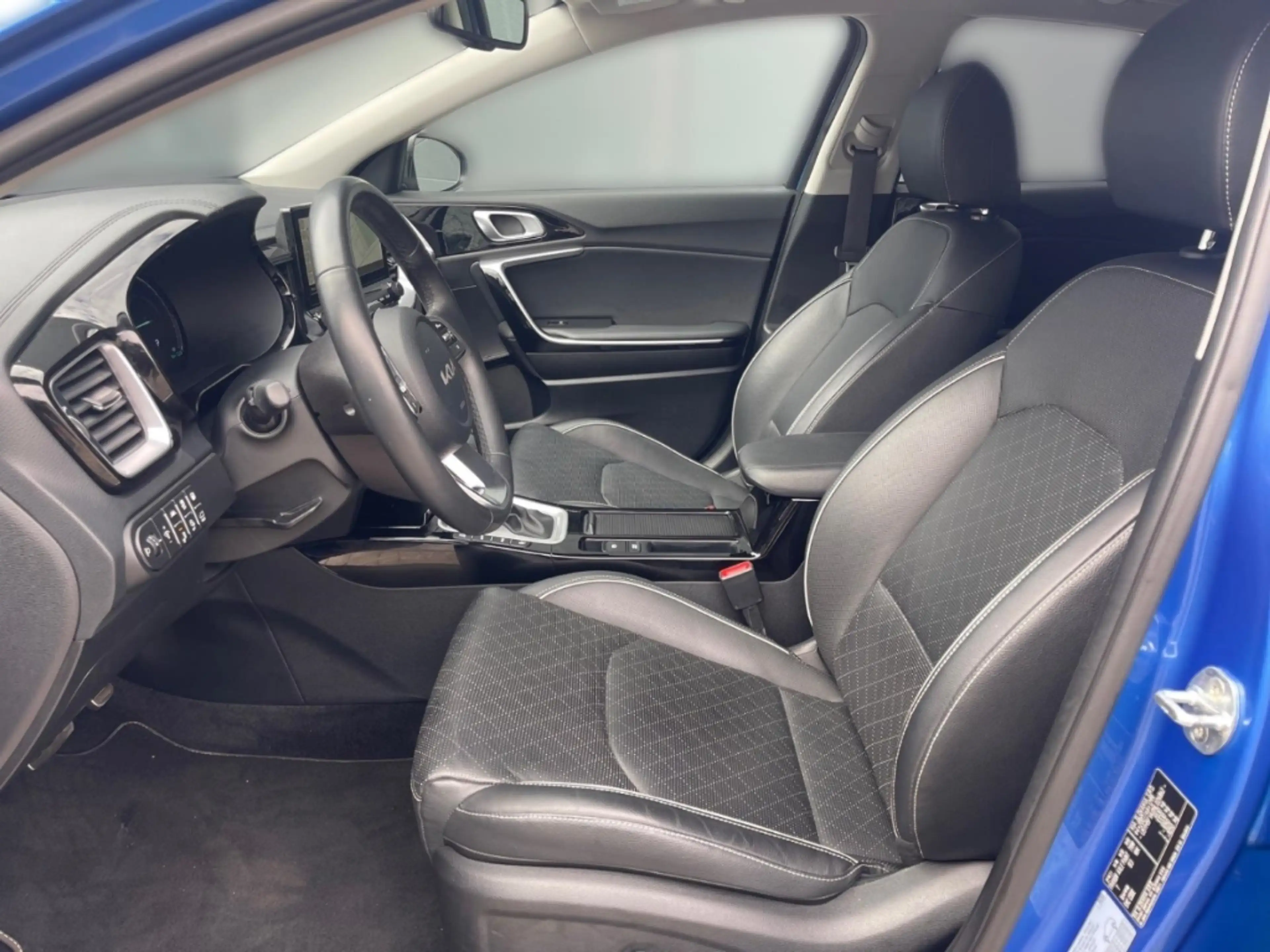 Kia XCeed 1.6 PHEV Platinum DCT6 Glasdach LED Klimasitze Mem — photo 7