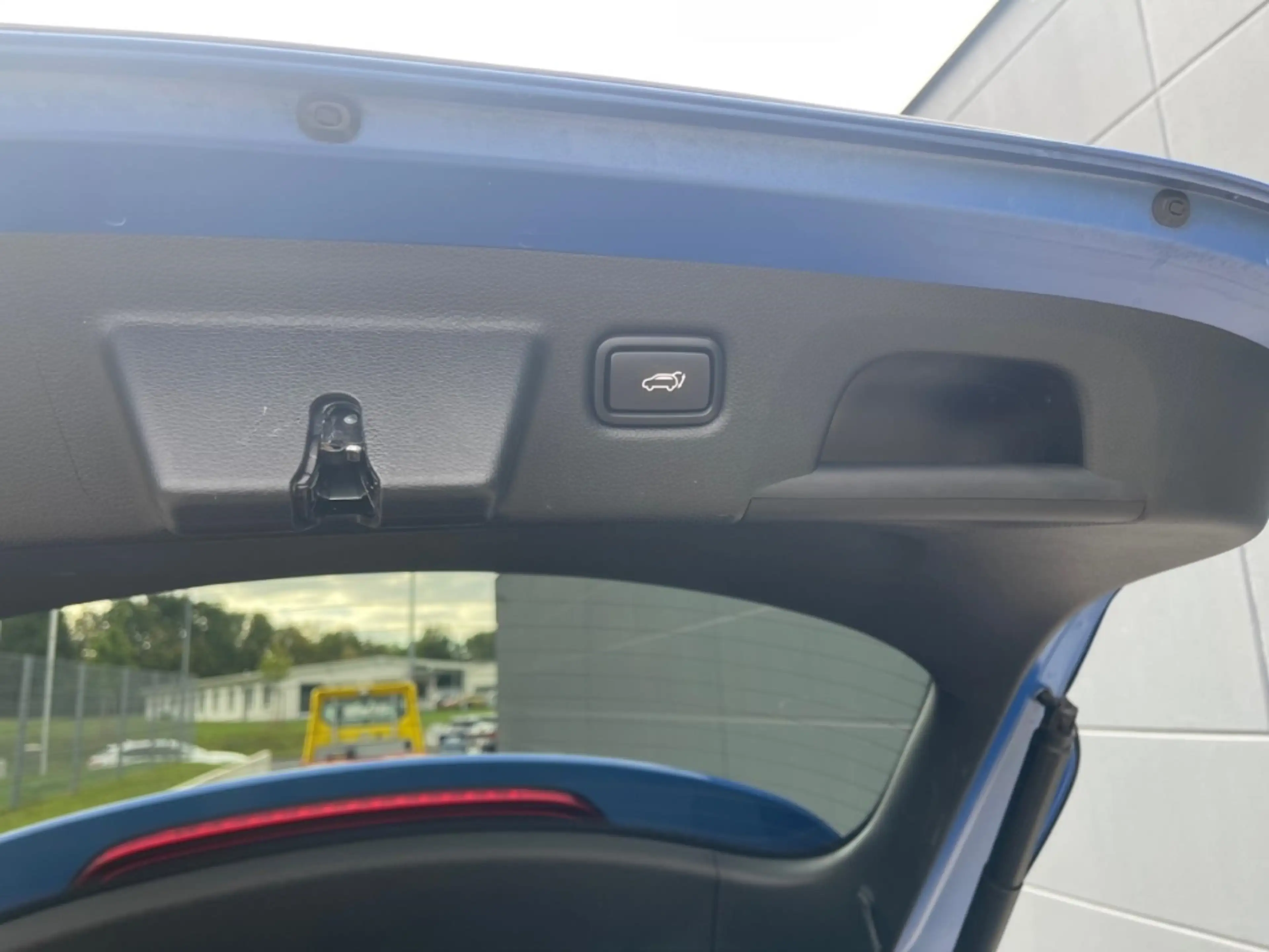 Kia XCeed 1.6 PHEV Platinum DCT6 Glasdach LED Klimasitze Mem — photo 13