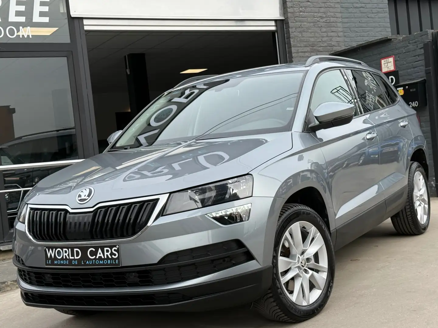 Skoda Karoq 1.6 CR TDi DSG NAVI/ CRUISE/ FULL OP./ GARANTIE Grey - 1
