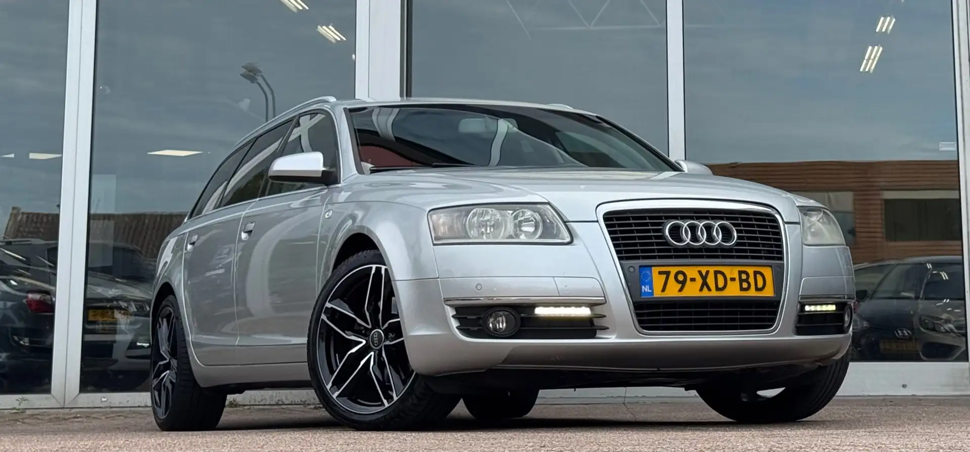 Audi A6 Avant 2.4 Pro Line Business 19"LM velgen Lerenbekl Grijs - 2
