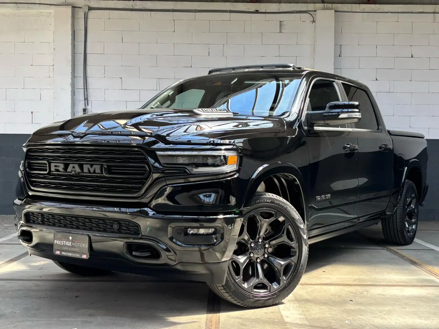 Dodge RAM 1500 Limited Night 5.7L 401pk LPG 4X4 360cam Head- Zwart - 2