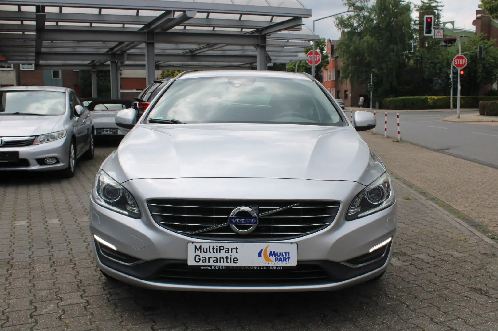 Volvo V60 2.0 T BIFUEL Kombi Momentum*AUTOMATIK*NAVI* Silber - 2