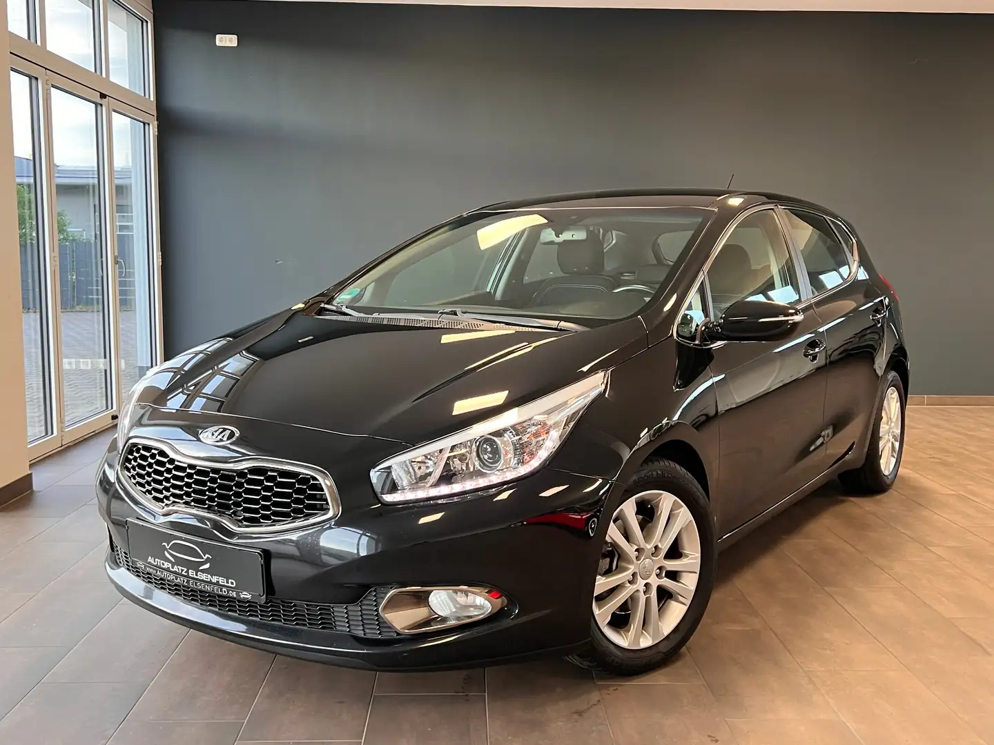 Kia Ceed / cee'd 1.6 Spirit / LED / SHZ / TEMPOMAT / T-LEDER Negru - 1