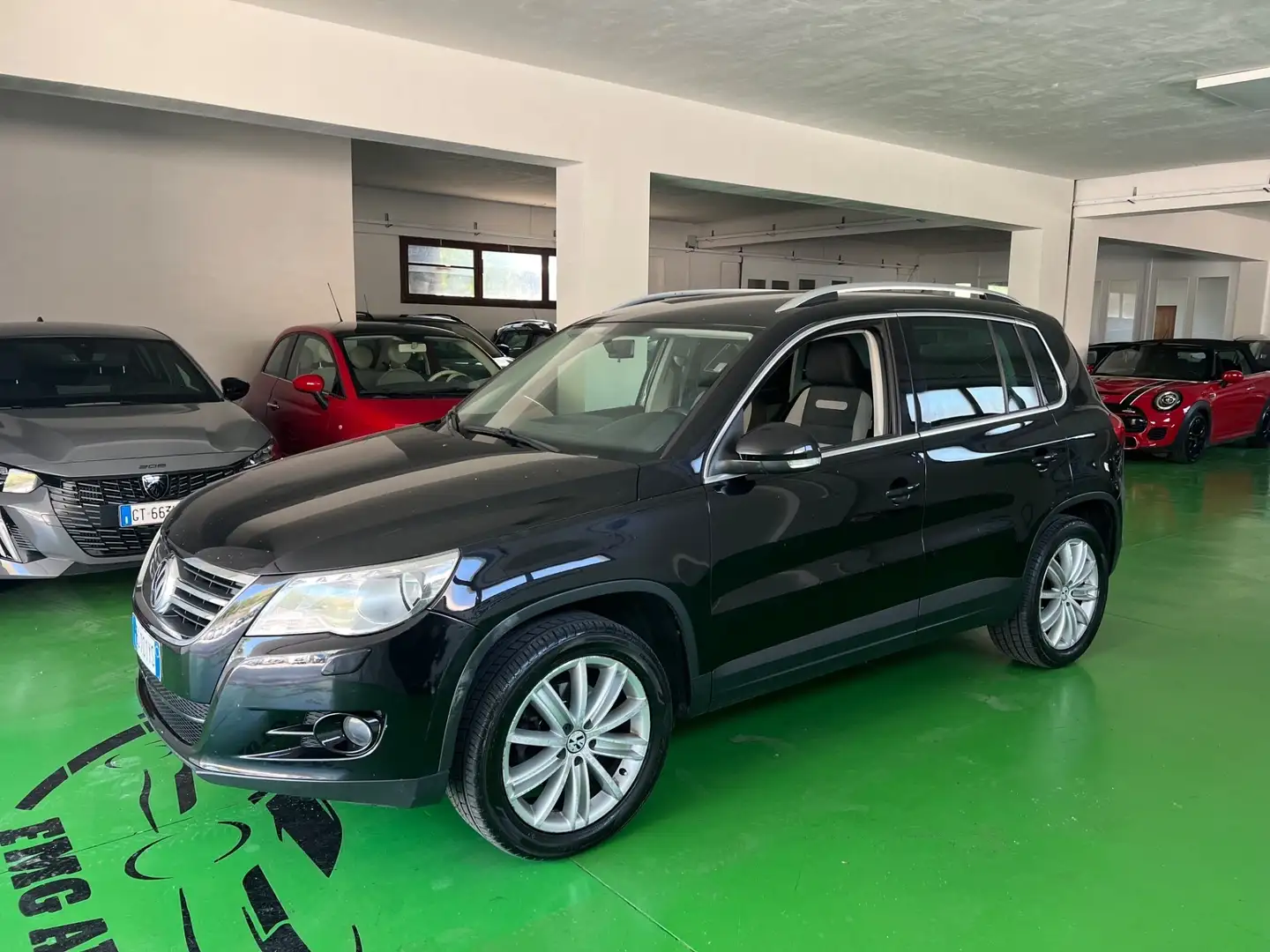 Volkswagen Tiguan Volkswagen Tiguan 2.0 16V TDI DPF tiptronic Track & Field (28°) Noir - 1