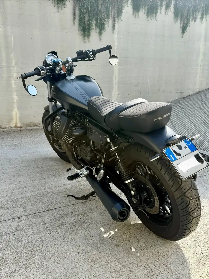 Moto Guzzi V 9 Bobber Negro - 2