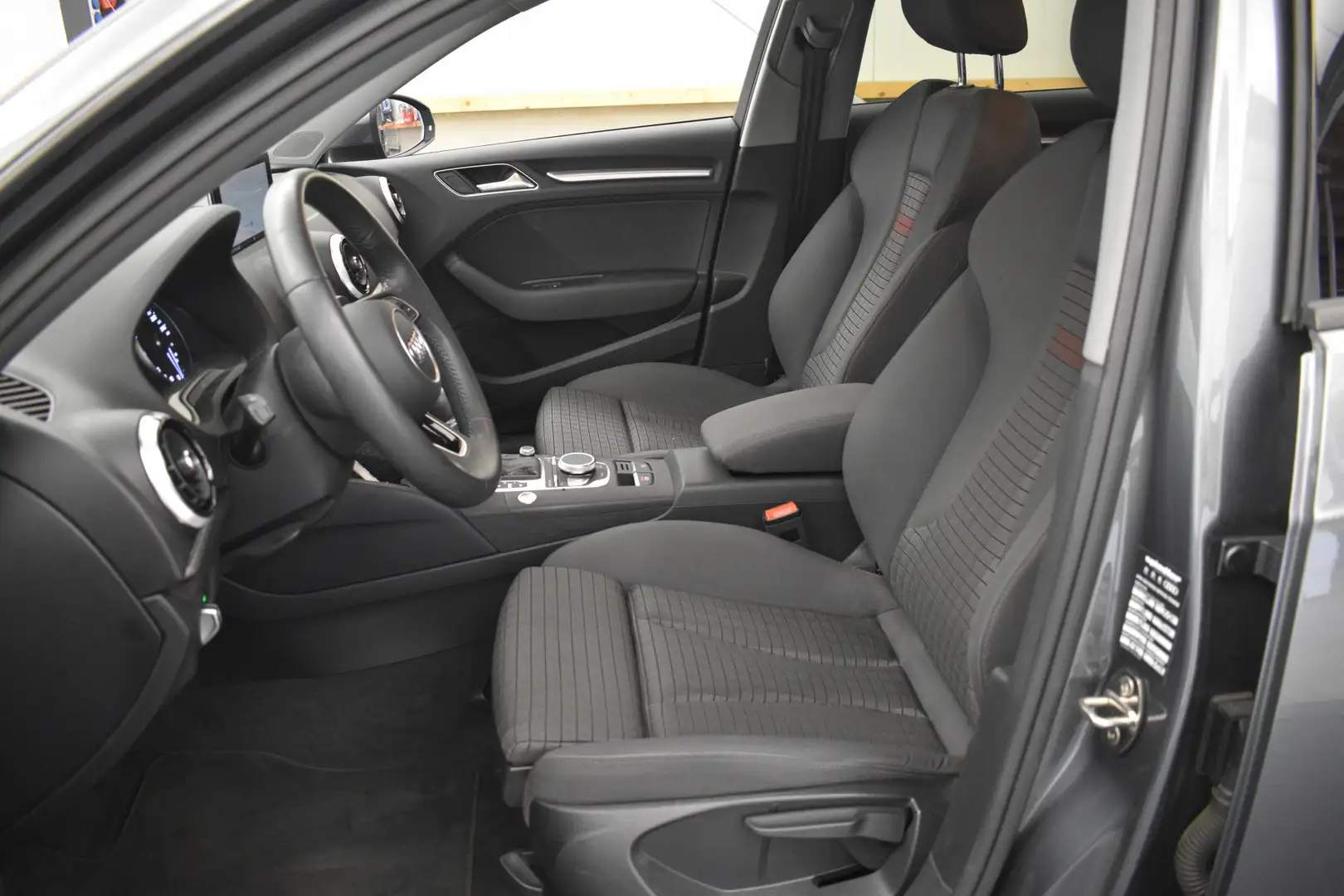Audi A3 Sportback 1.4 e-tron 204PK Sport Clima Sportstoel Grijs - 2