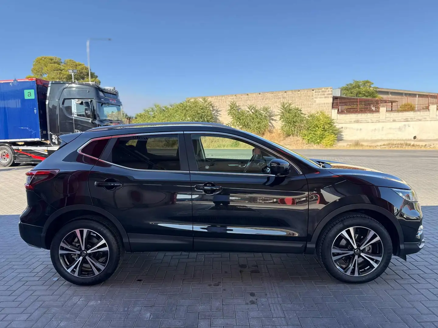 Nissan Qashqai Qashqai II 2017 1.5 dci N-Connecta 115cv/TETTO/17 Zwart - 1