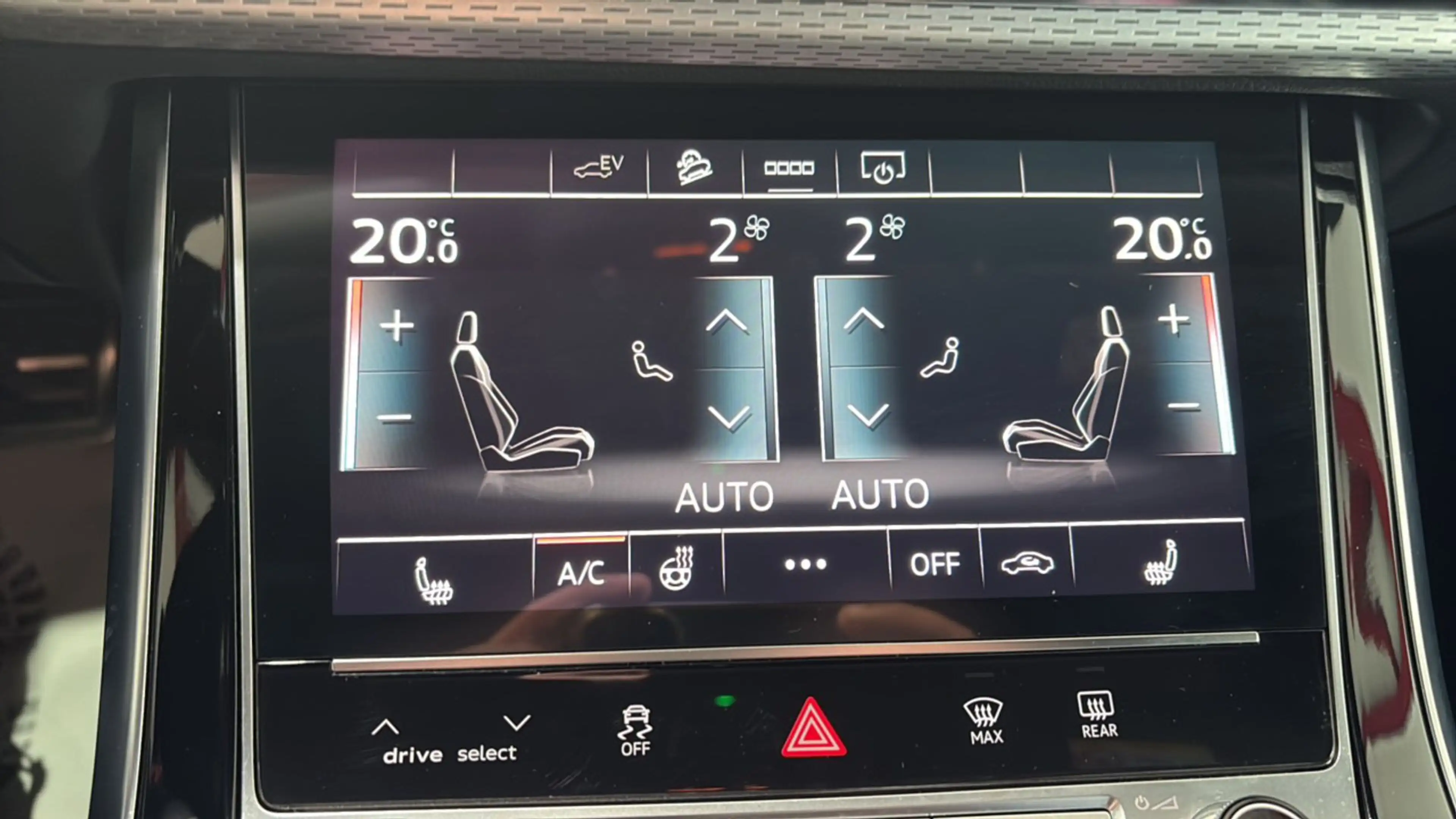 Audi Q8 55 TFSIe S-line*ALL BLACK*MATRIX*LEDER*RADAR*ASSI — photo 15