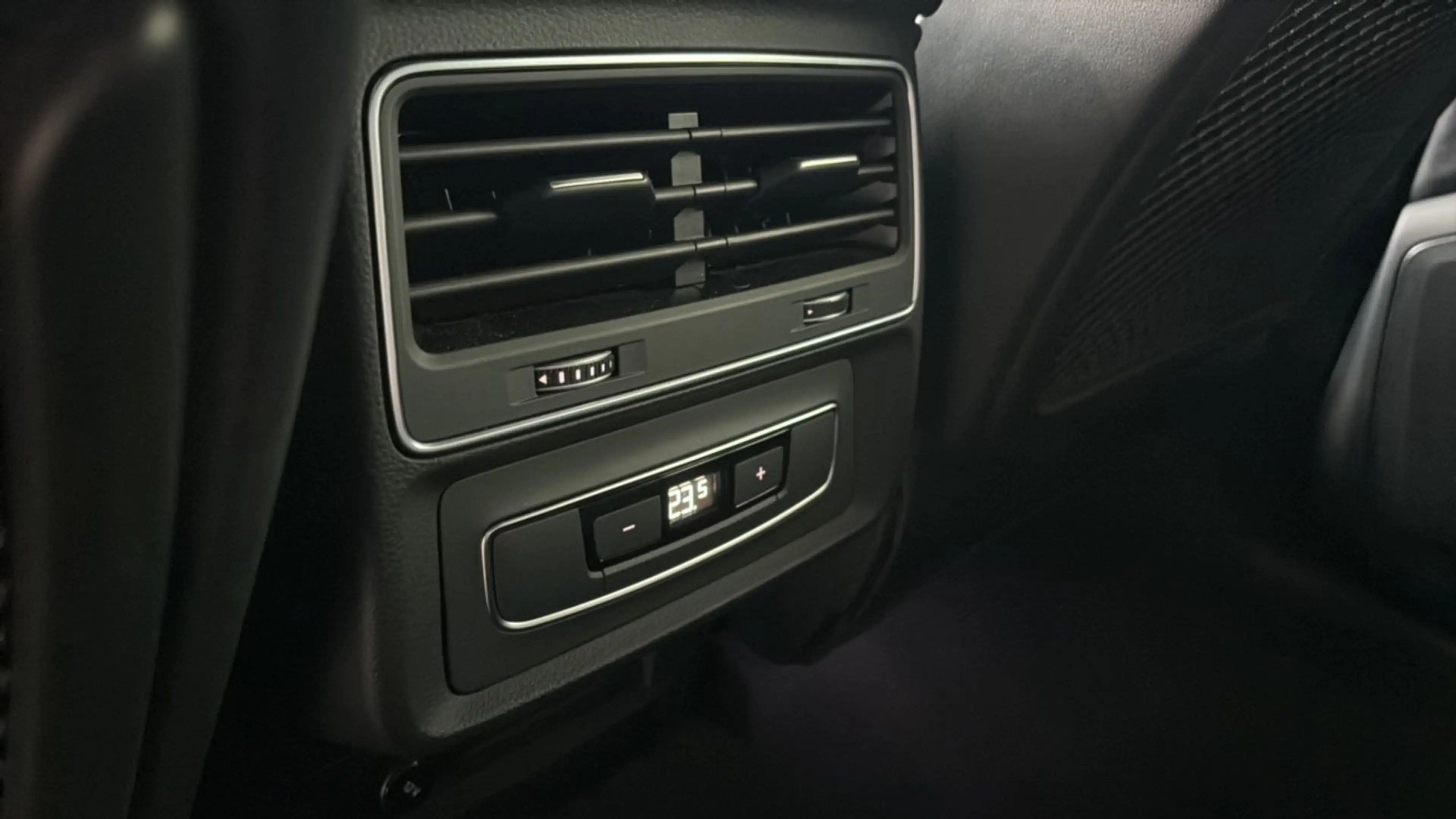 Audi Q8 55 TFSIe S-line*ALL BLACK*MATRIX*LEDER*RADAR*ASSI — photo 12