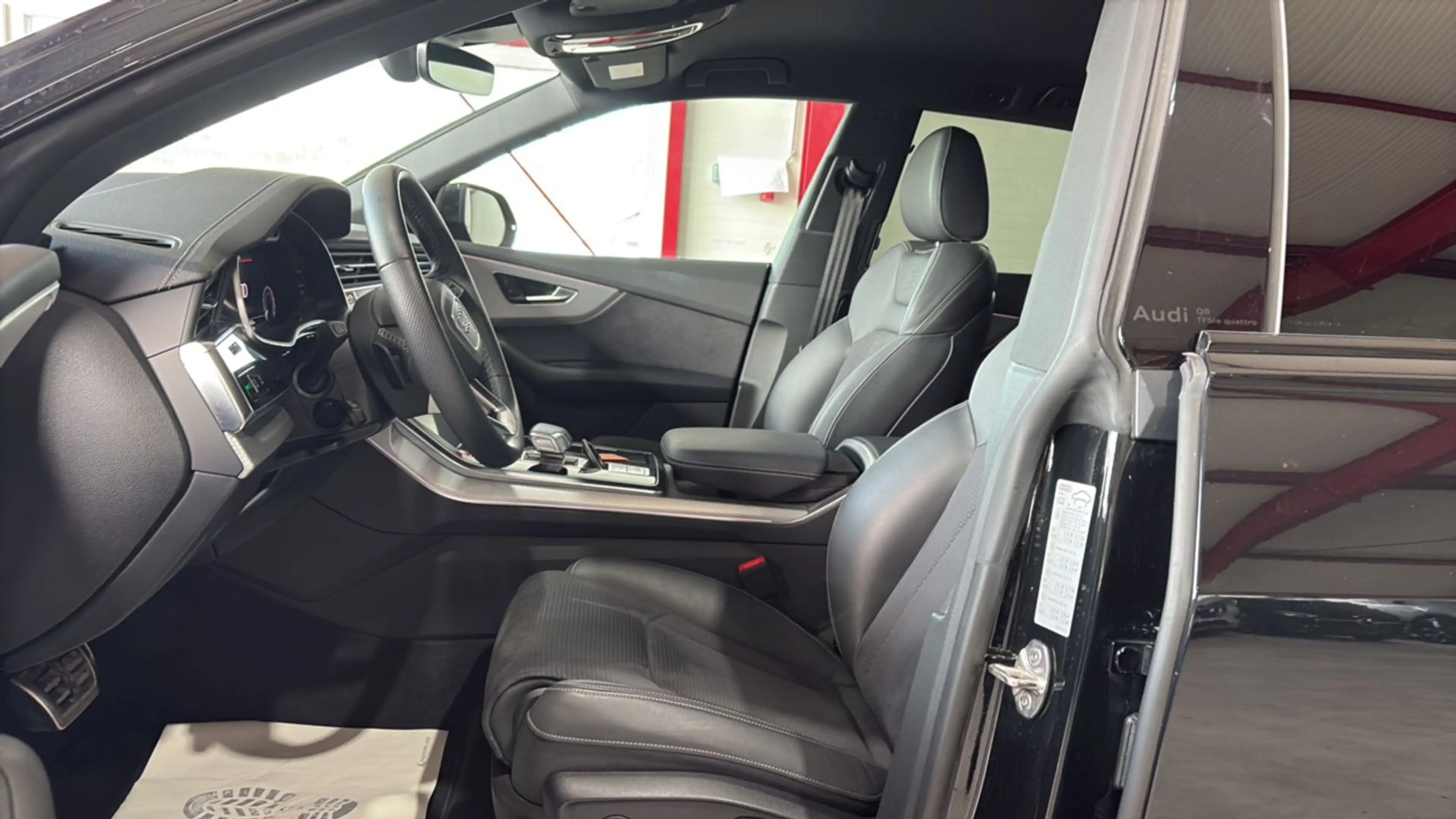 Audi Q8 55 TFSIe S-line*ALL BLACK*MATRIX*LEDER*RADAR*ASSI — photo 9