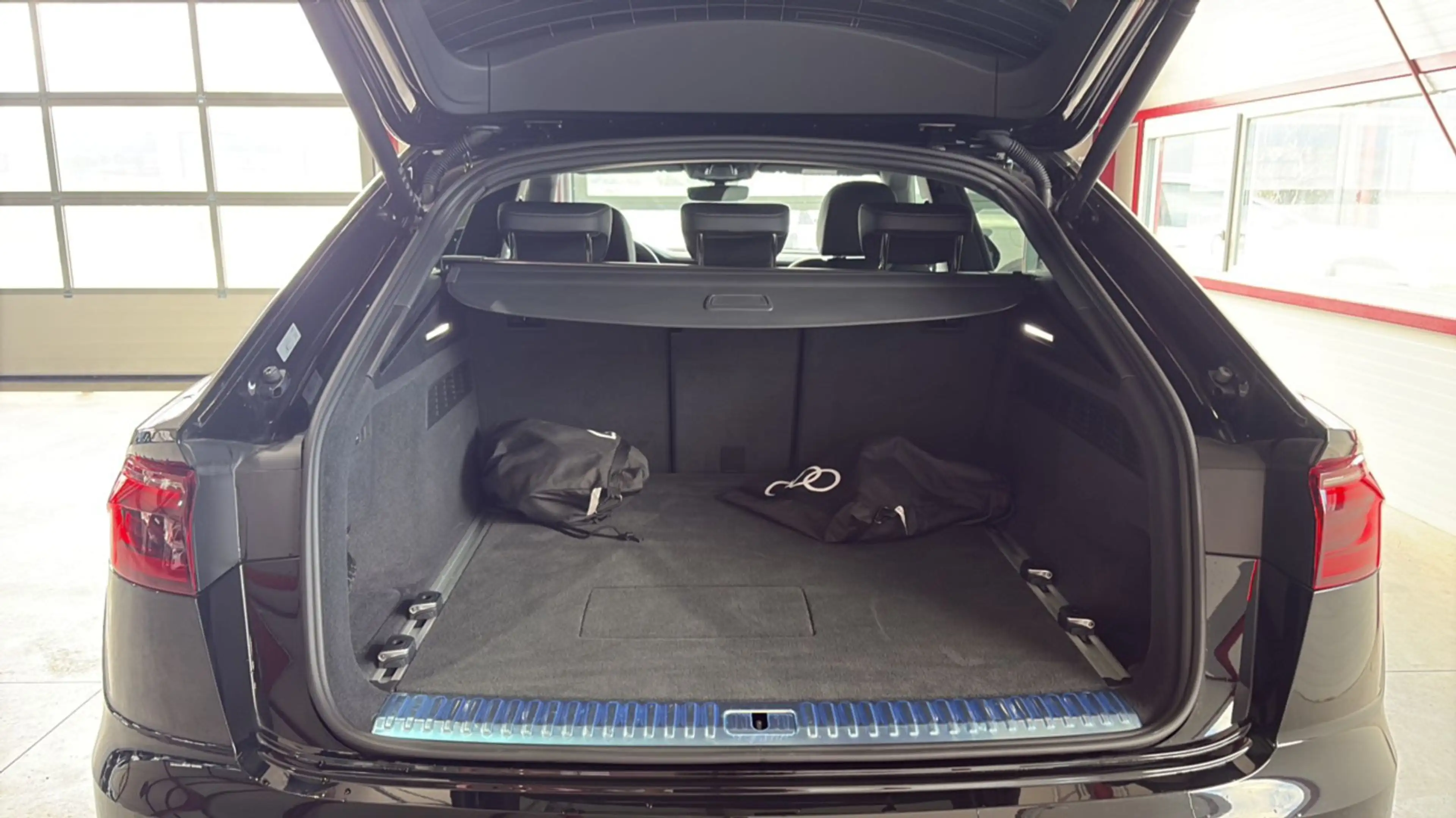 Audi Q8 55 TFSIe S-line*ALL BLACK*MATRIX*LEDER*RADAR*ASSI — photo 7
