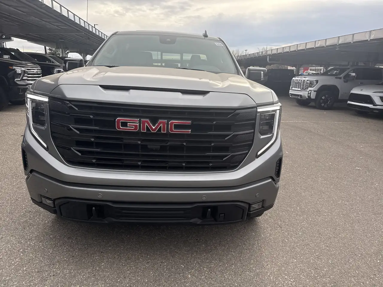 GMC Sierra 1500 снимка GMC Sierra 1500