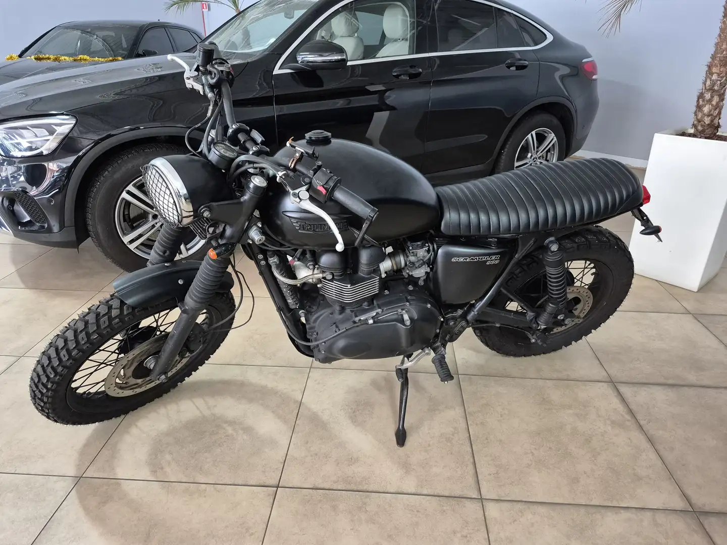 Triumph Scrambler Nero - 2