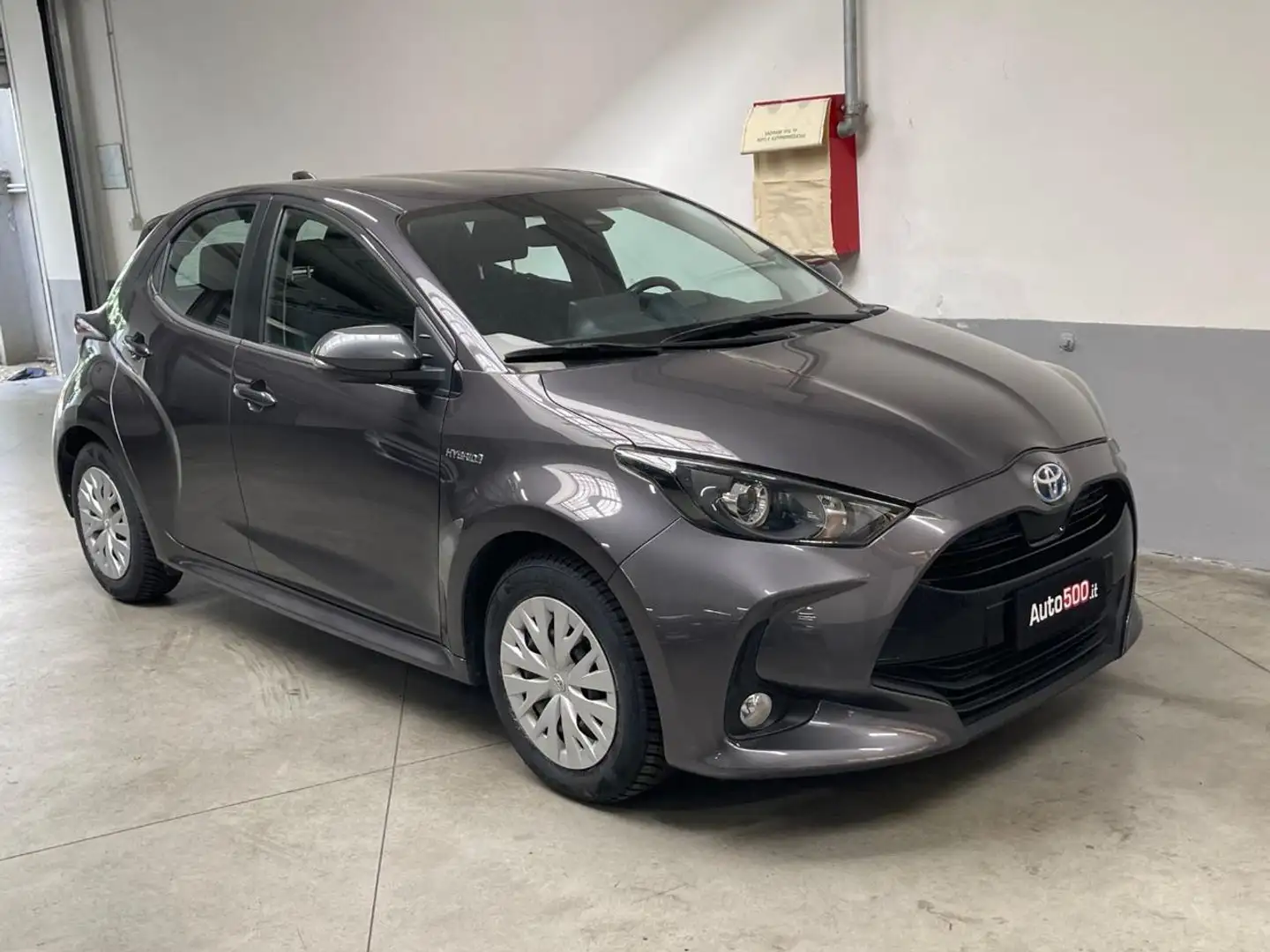 Toyota Yaris 1.5 Hybrid 5 porte Business Grigio - 2