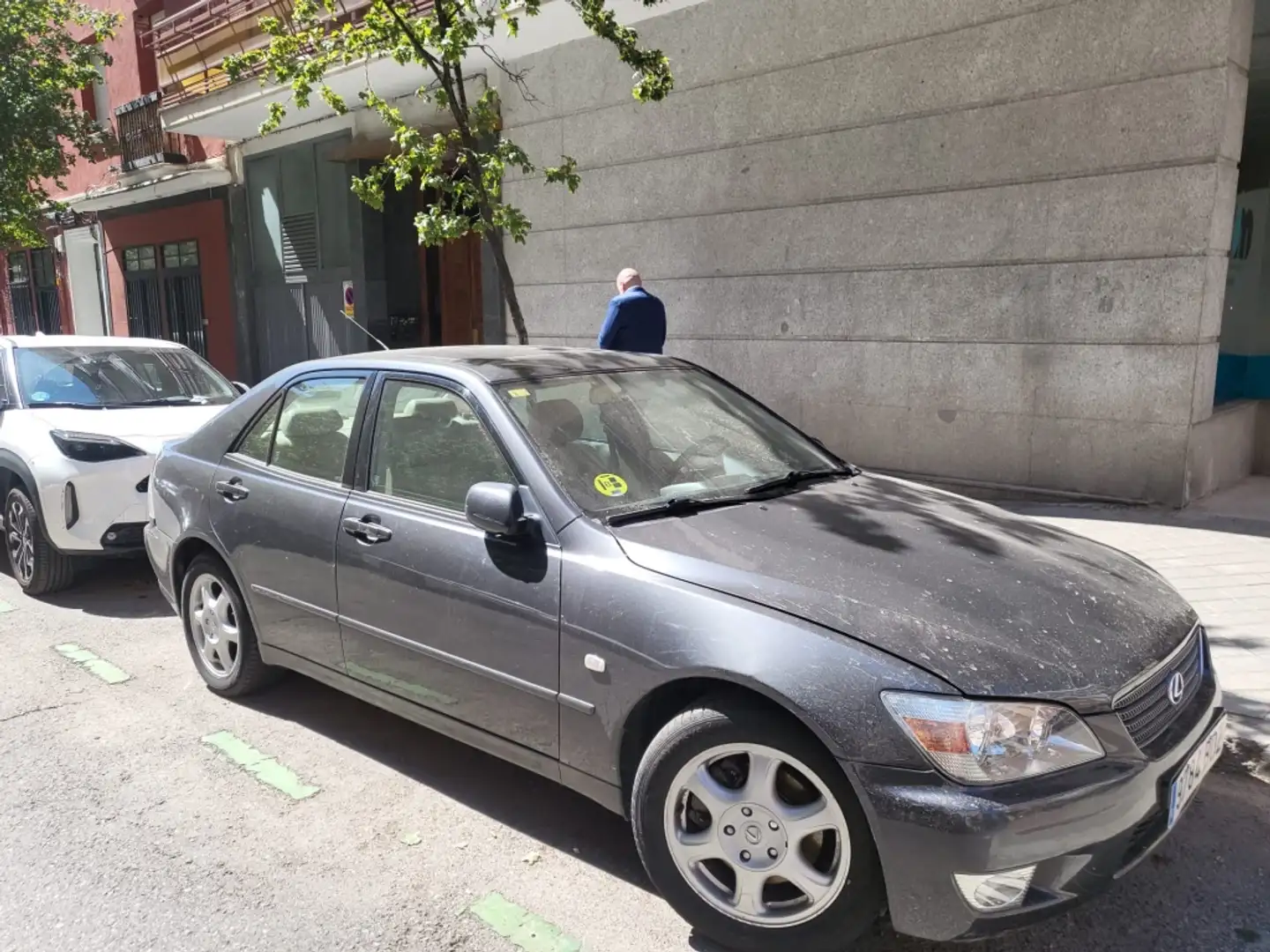 Lexus IS 200 Aut. Gris - 1