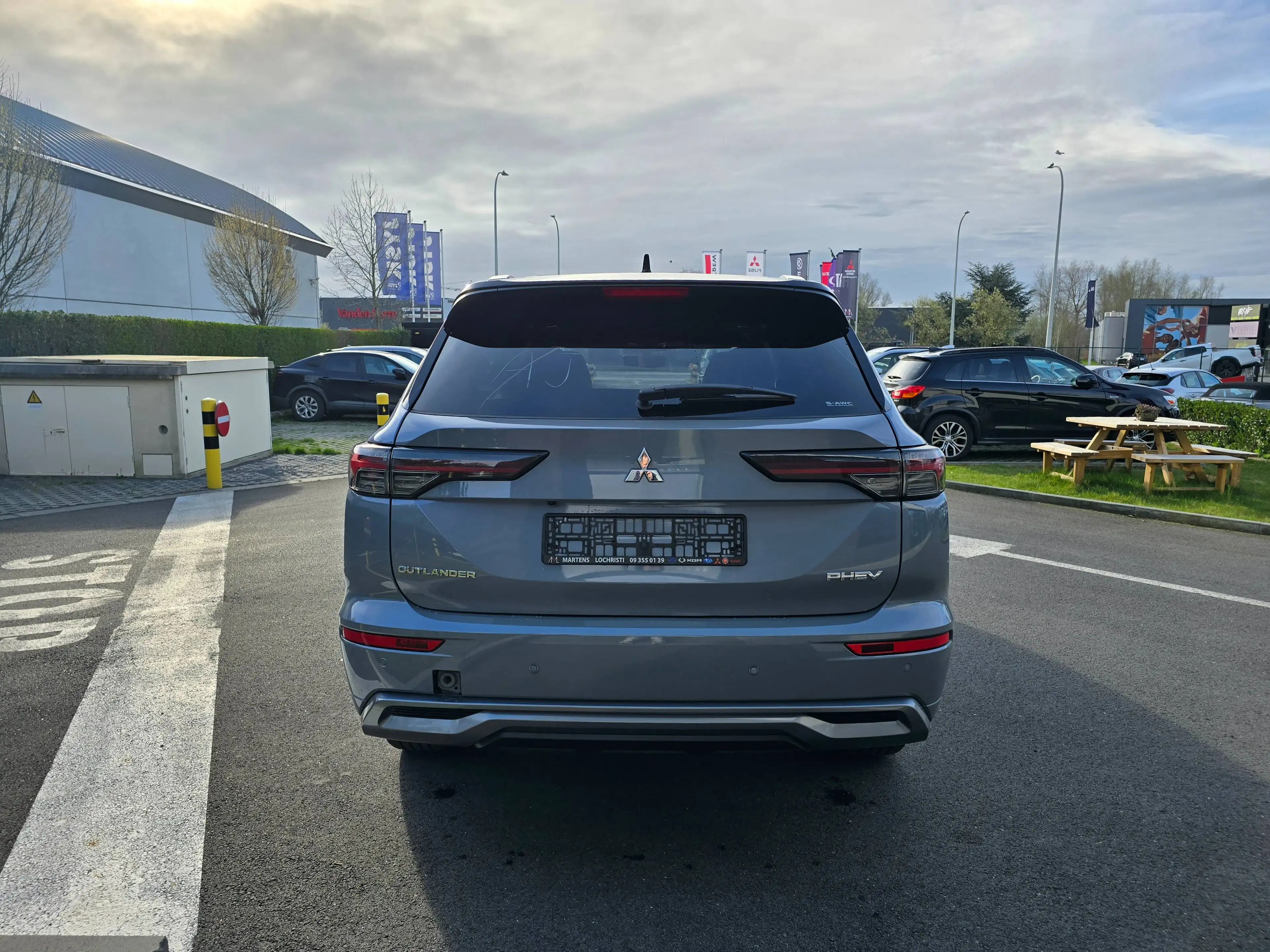 Mitsubishi Outlander Outlander PHEV 2.4i Instyle (225 kW) Instyle — photo 4