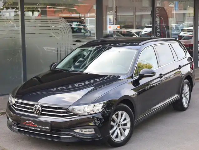 Volkswagen Passat view 2