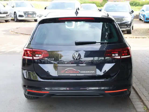 Volkswagen Passat view 9