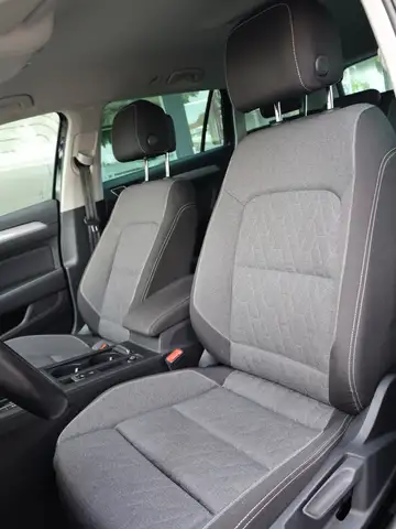 Volkswagen Passat view 14