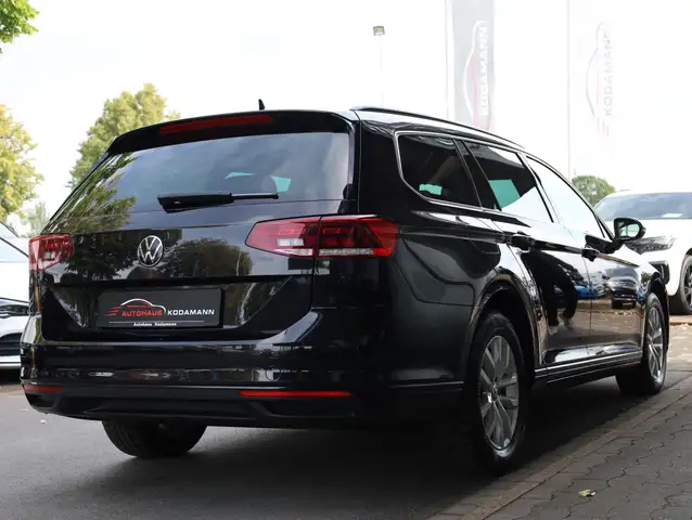 Volkswagen Passat view 11