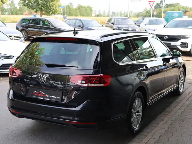 Volkswagen Passat view 10