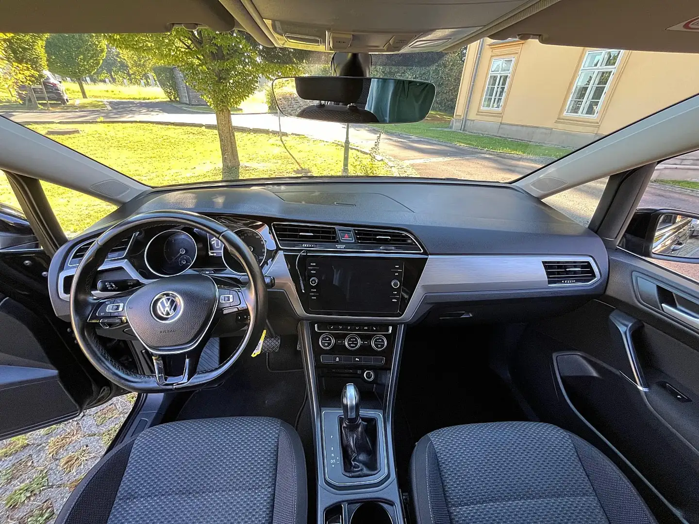 Volkswagen Touran Comfortline  DSG 7Sitze AHK ACC Sitzheizung, Ne... Schwarz - 2