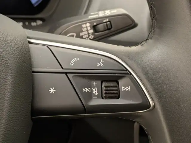 Audi Q2 view 13