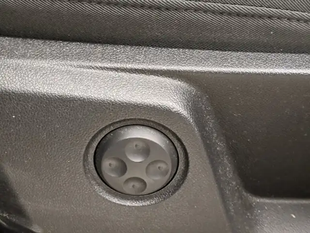 Audi Q2 view 10