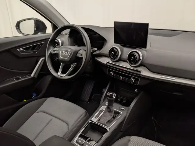 Audi Q2 view 6