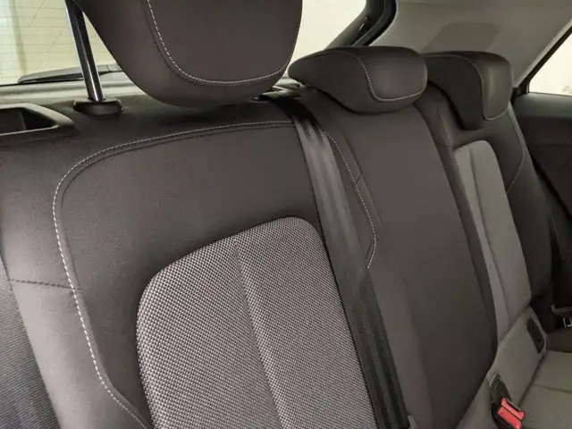 Audi Q2 view 8