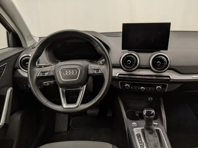 Audi Q2 view 7