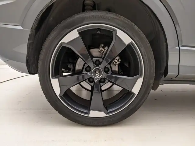 Audi Q2 view 9