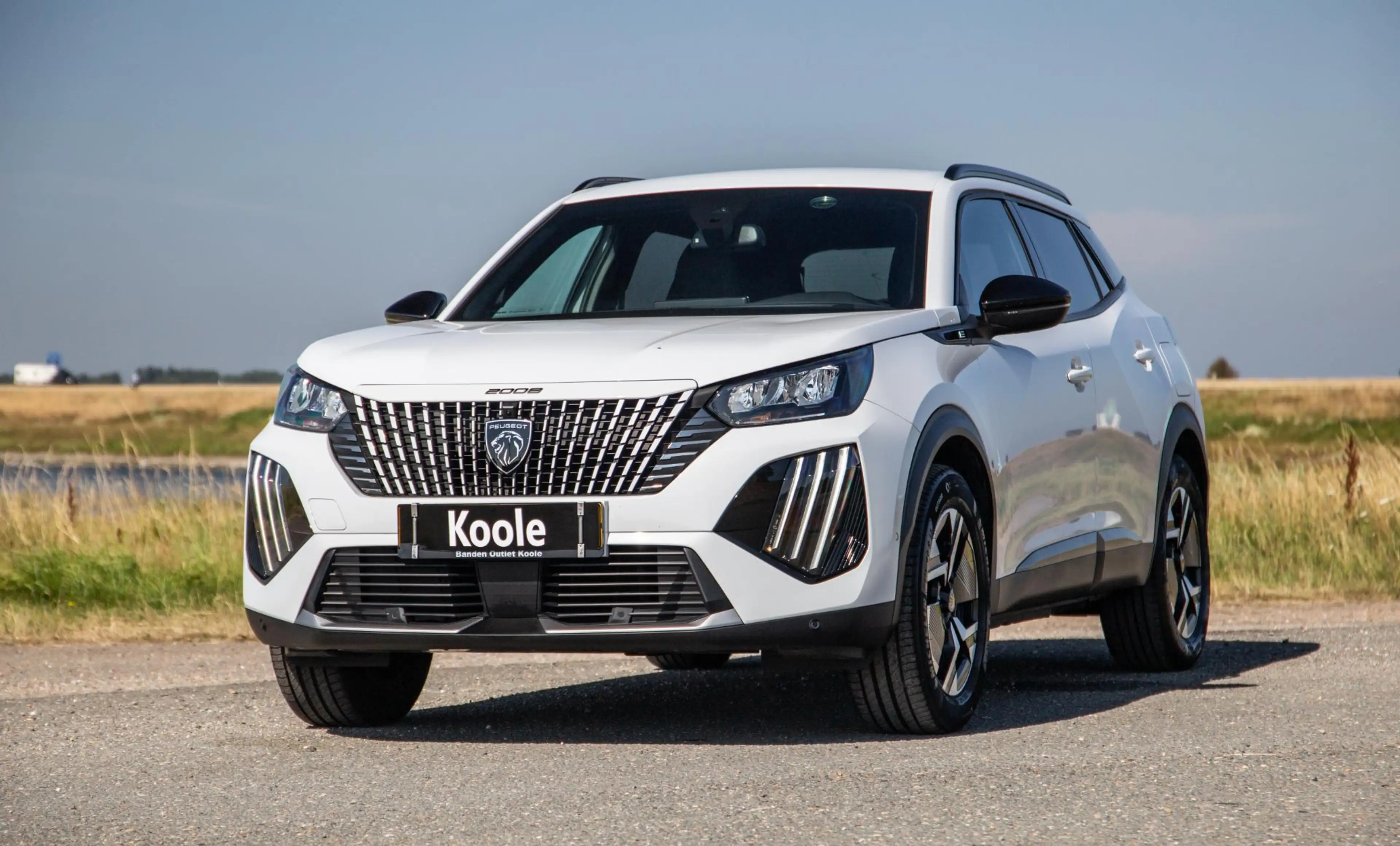 Peugeot e-2008 EV Allure 54 kWh ADAPTIVE CRUISE / CARPLAY / CAMER — photo 7