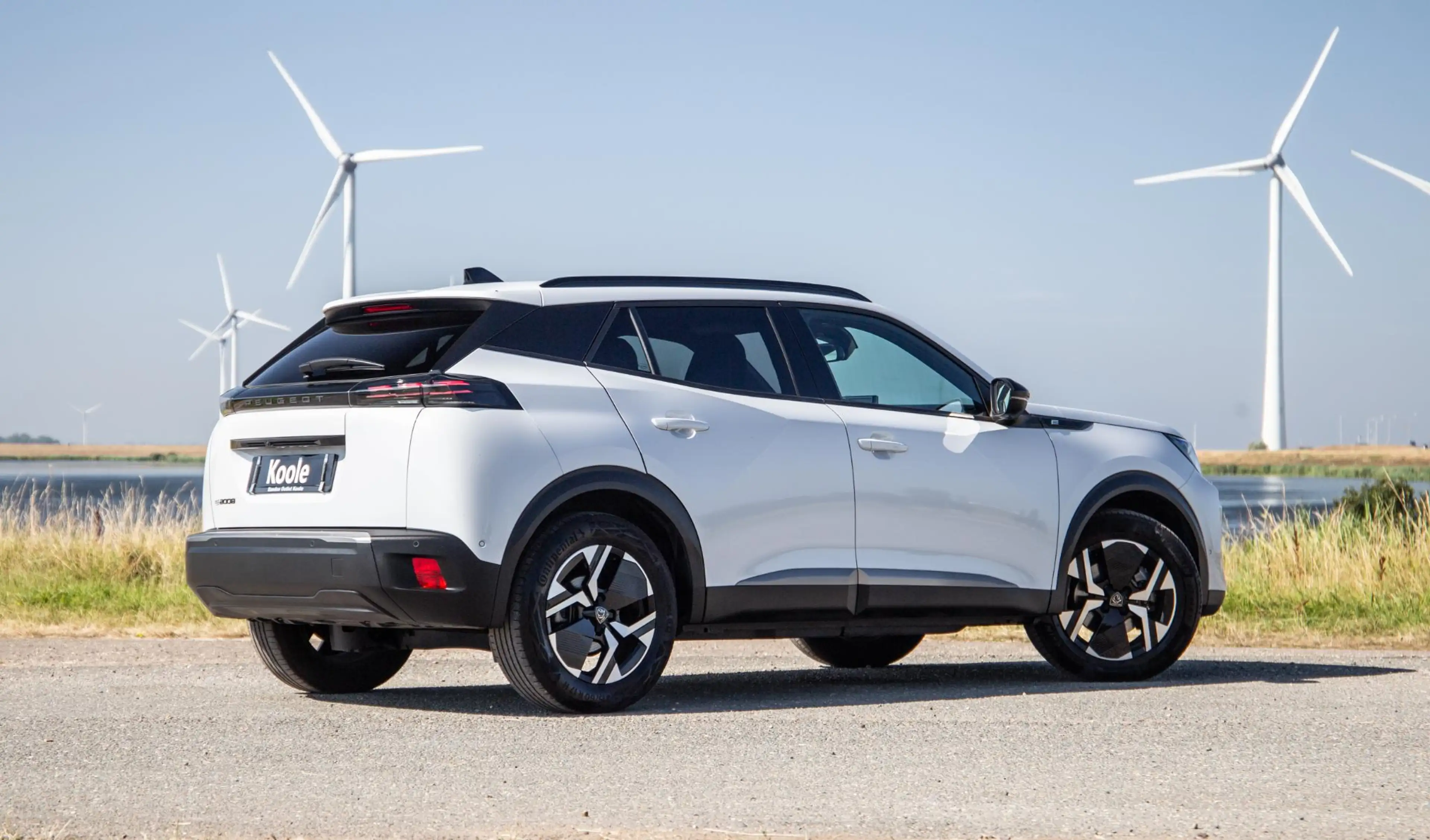 Peugeot e-2008 EV Allure 54 kWh ADAPTIVE CRUISE / CARPLAY / CAMER — photo 10