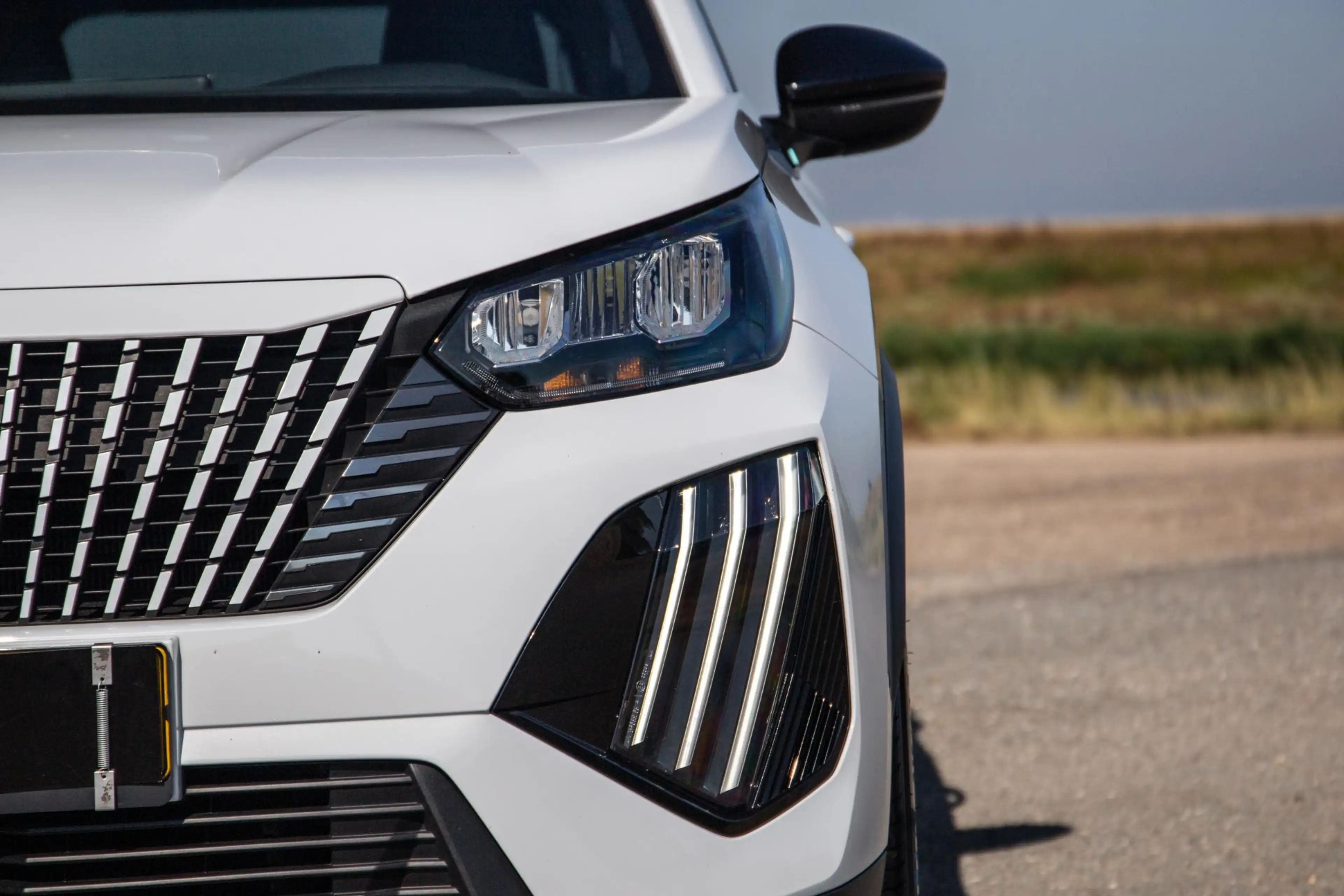 Peugeot e-2008 EV Allure 54 kWh ADAPTIVE CRUISE / CARPLAY / CAMER — photo 8