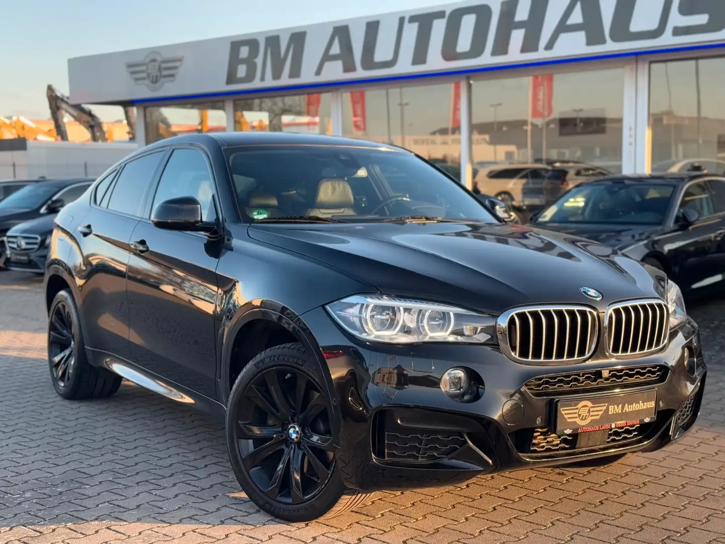 BMW X6 xDrive 40d"M-SPORT-AUTOMATIC*AHK*HEAD-UP*S-DA Schwarz - 1