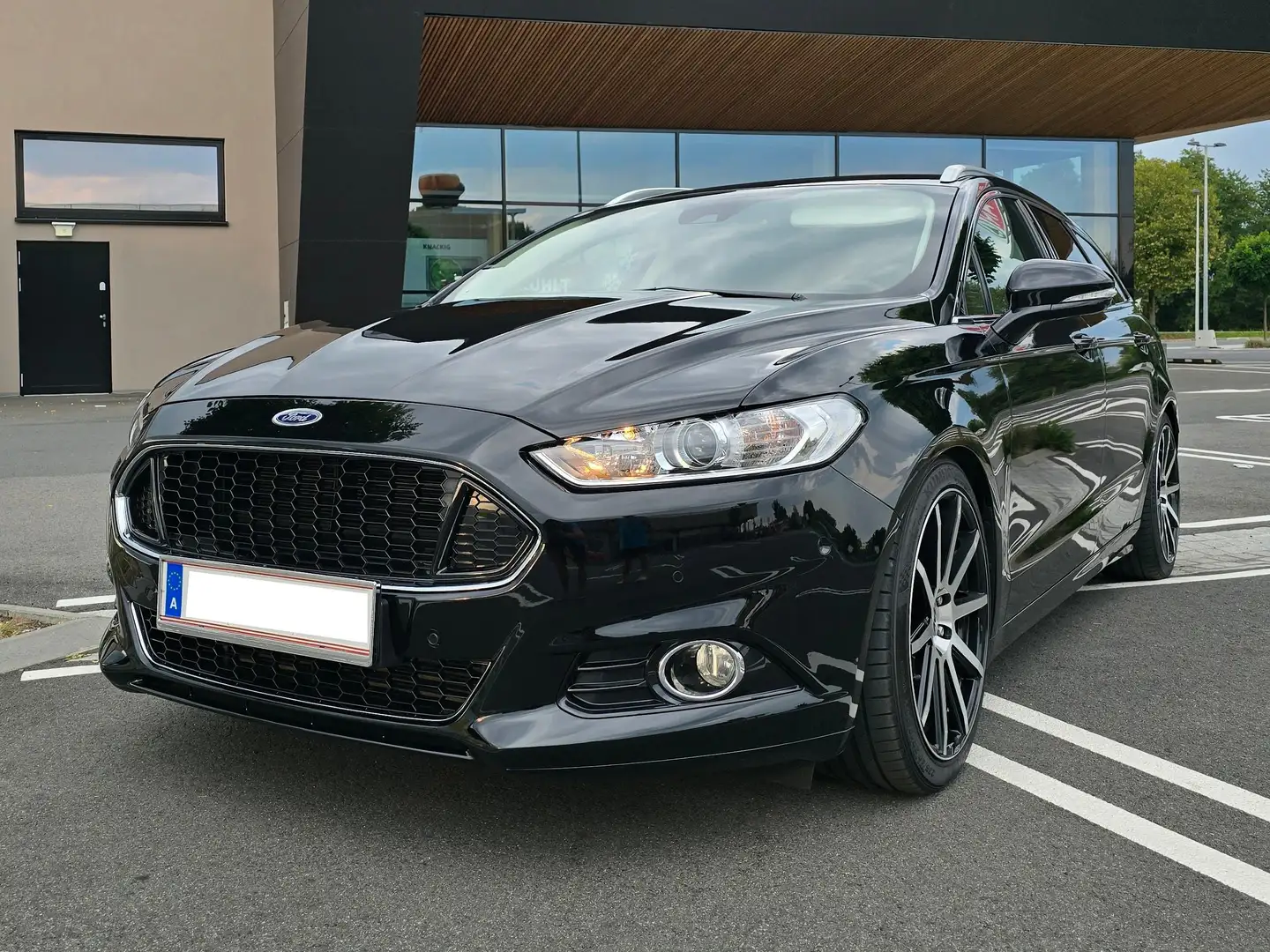 Ford Mondeo Mondeo Traveller Titanium 2,0 TDCi Aut. Titanium Schwarz - 1