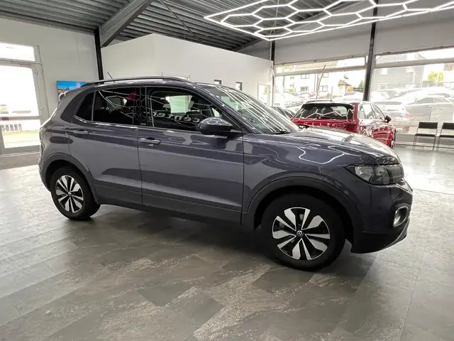 Volkswagen T-Cross view 9