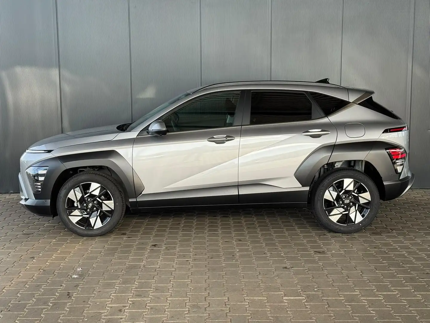 Hyundai KONA Comfort Plus 1.6 T-GDI 2WD 7-DCT / 360 Grad PDC... Silber - 2