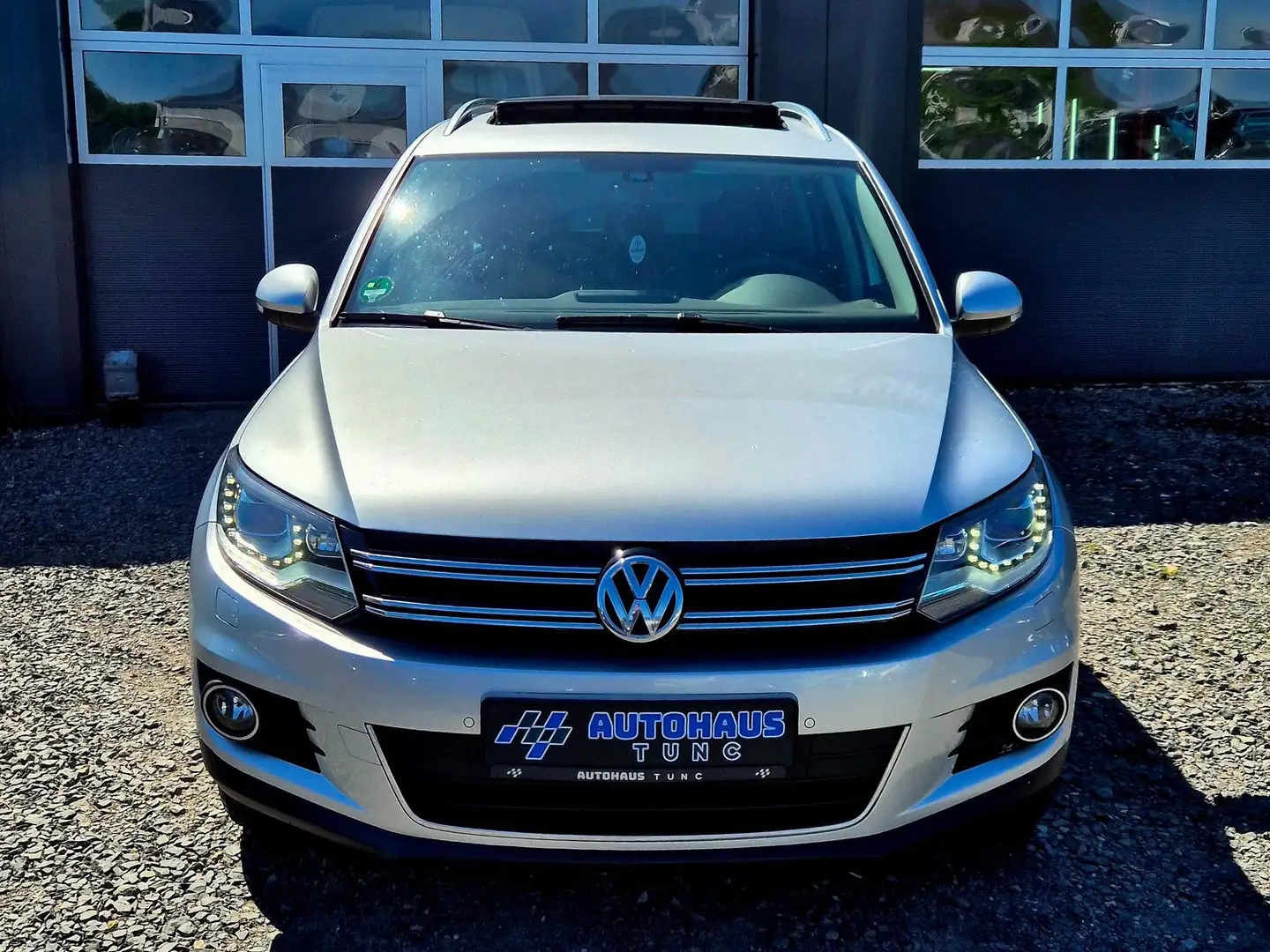 Volkswagen Tiguan Highline Sport, AHK,Pano, Bi-Xenon, DSG, Top-Paket Grau - 2