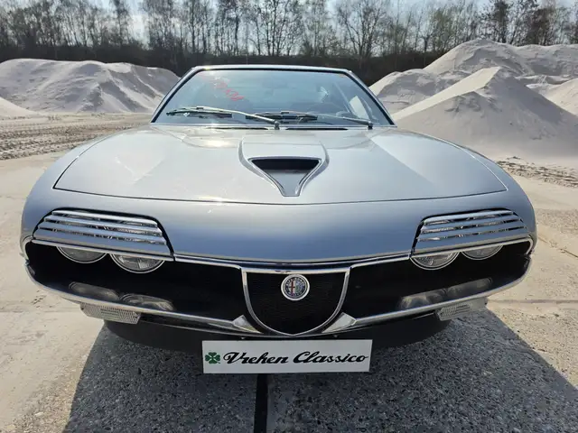 Alfa Romeo Montreal