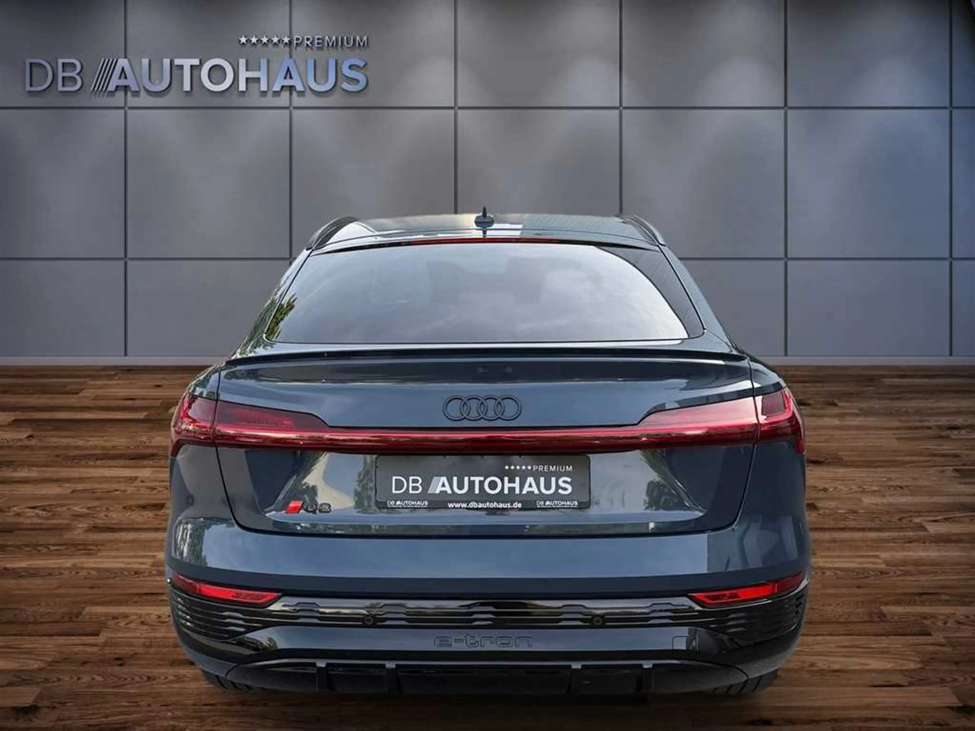 Audi Q8 e-tron S line quattro 95 kWh — photo 5