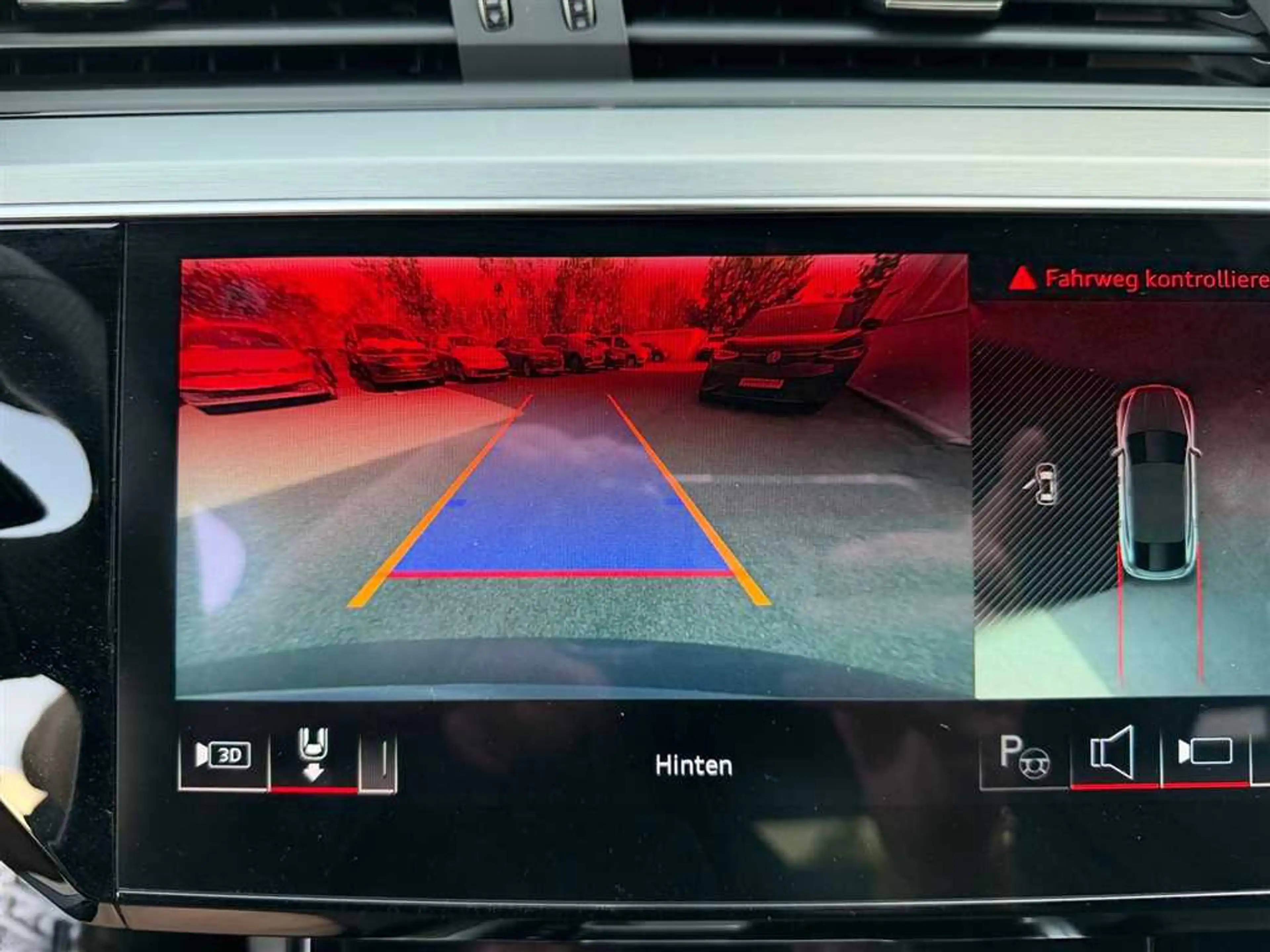 Audi Q8 e-tron S line quattro 95 kWh — photo 11