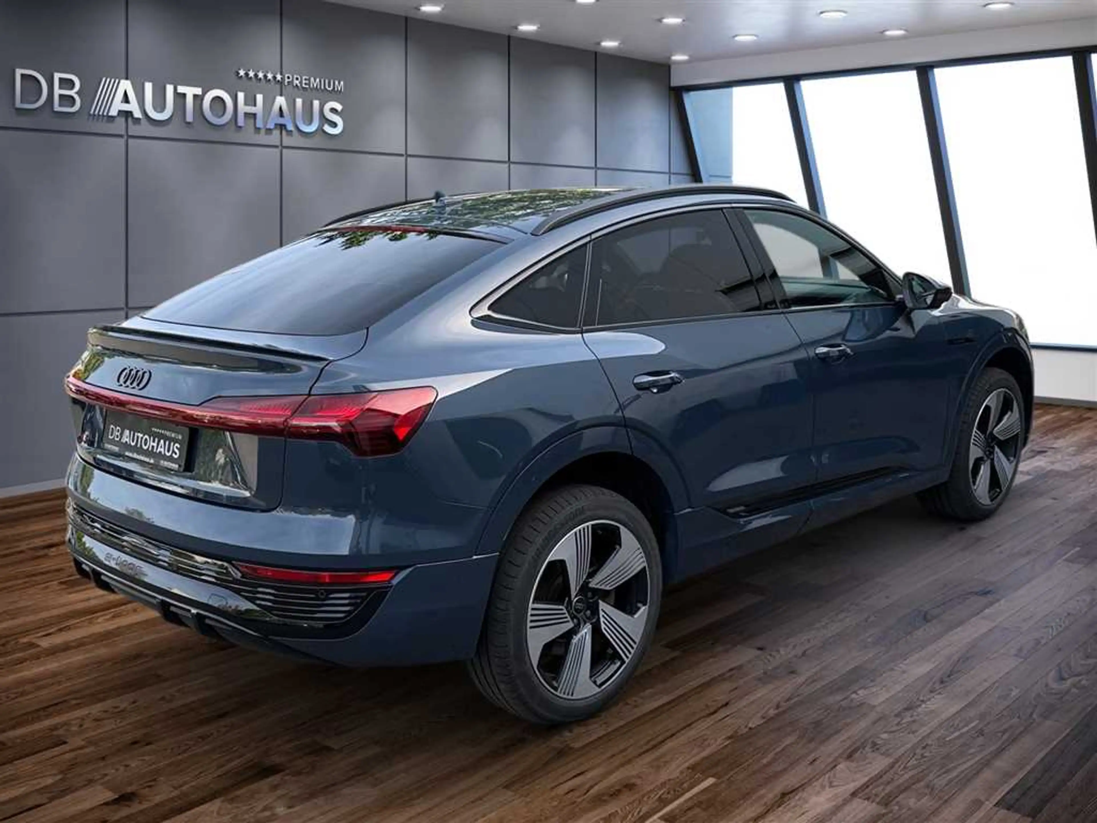 Audi Q8 e-tron S line quattro 95 kWh — photo 4